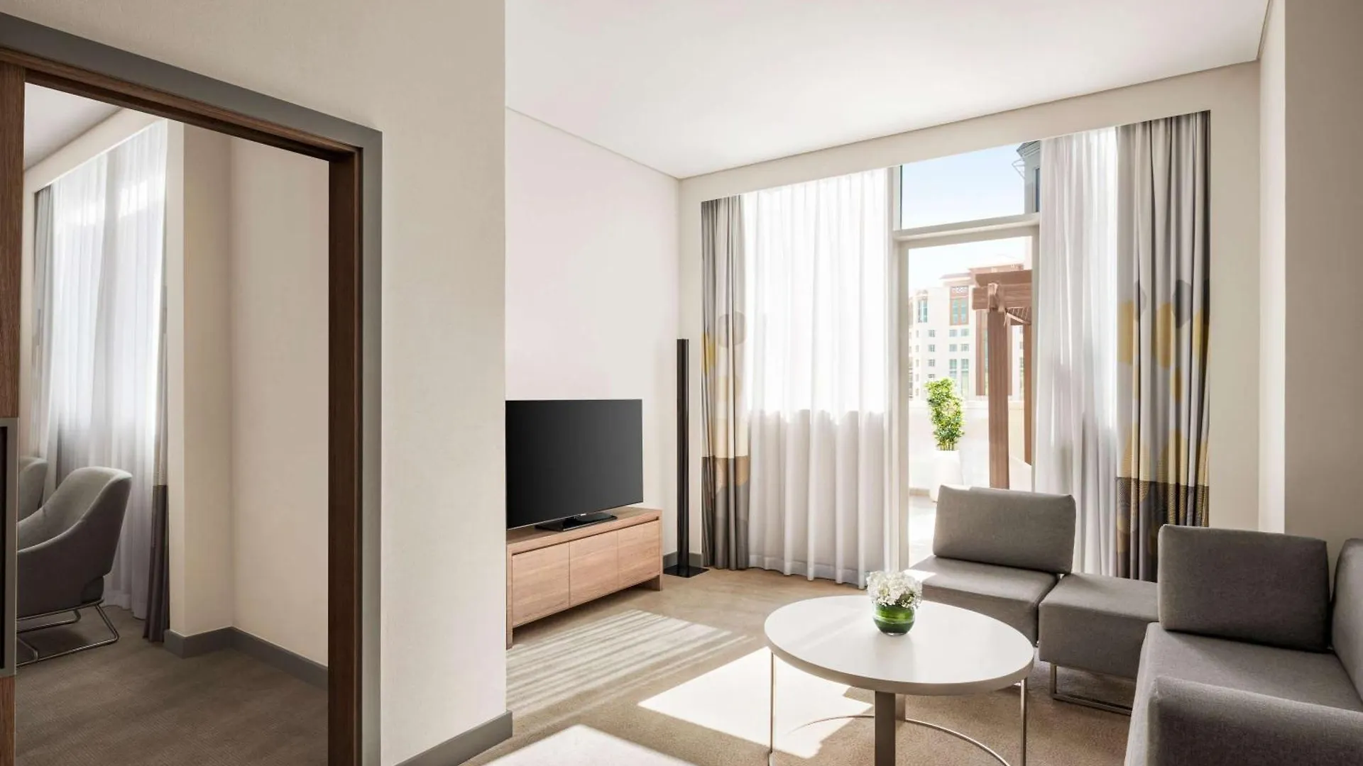 Novotel Bur Dubai - Healthcare City Отель