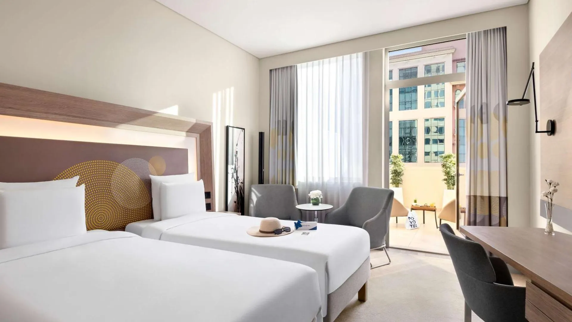 Novotel Bur Dubai - Healthcare City Отель